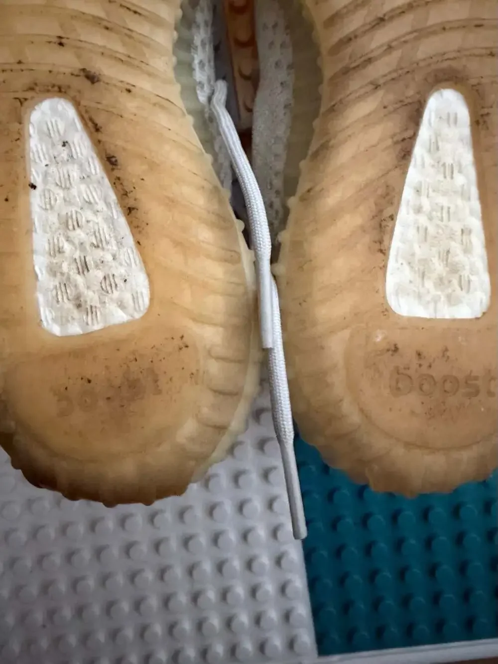 Adidas Yeezy Boost 350 V2 Light Sneakers